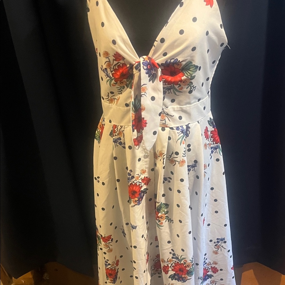 Chic White Floral Maxi Dress with Polka Dots - Picture 8 of 8